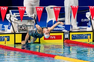 Bonne nouvelle pour Nina Kost. La nageuse suisse s’est illustrée en début de matinée. Sur le 100m dos, Nina Kost a abaissé son temps de deux dixièmes pour passer pour la première fois de sa carrière sous les 1’02”00 et ainsi battre son record de Suisse sur la distance, l’abaissant dans un temps de 1’01”85.© leMultimedia.info / Oreste Di Cristino [Glasgow]